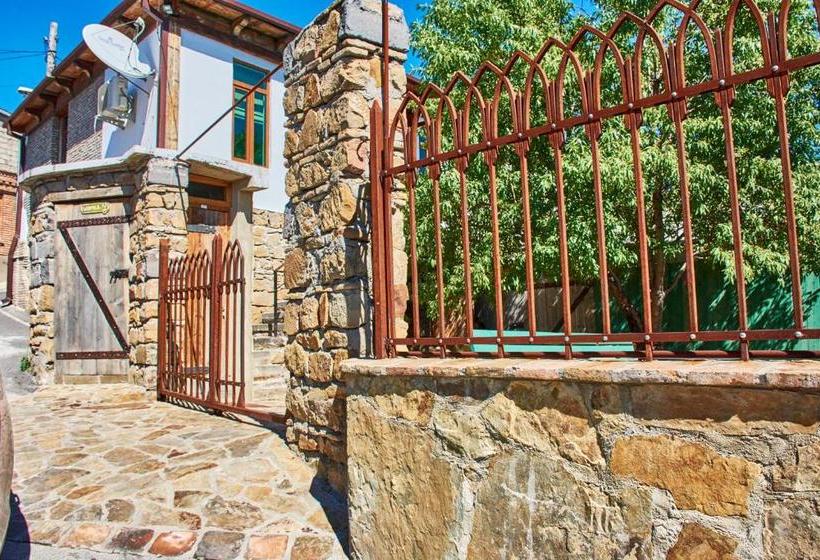 پانسیون Guest House Savane