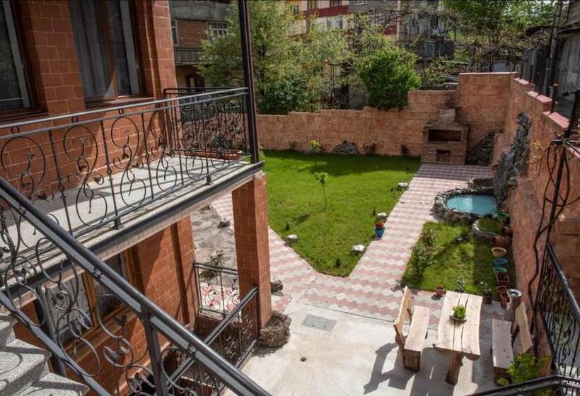 پانسیون Guest House Vip