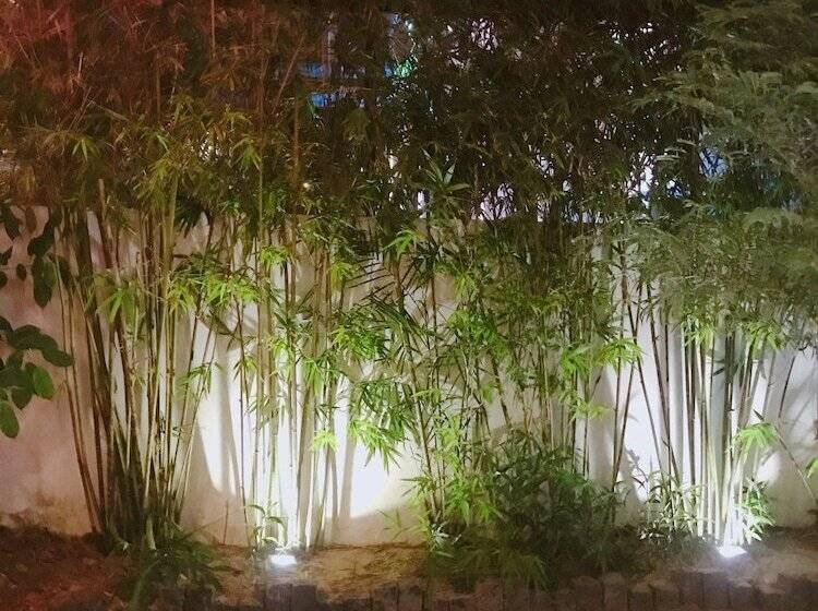 پانسیون Lantern Villa