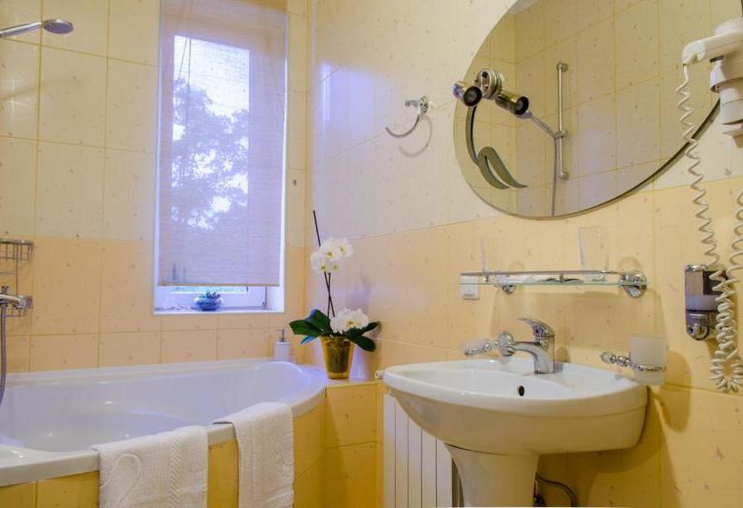 پانسیون Lelech