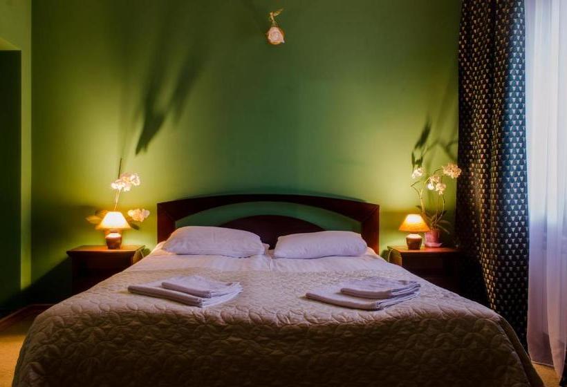 پانسیون Lelech