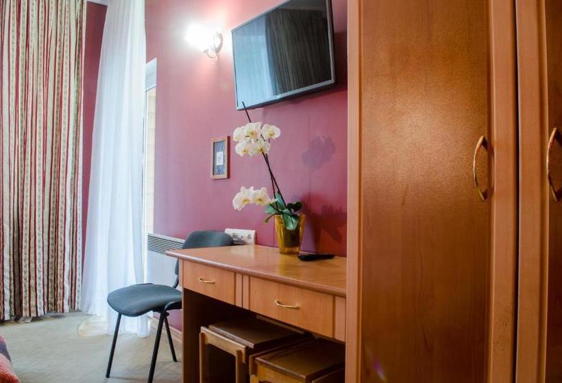 پانسیون Lelech