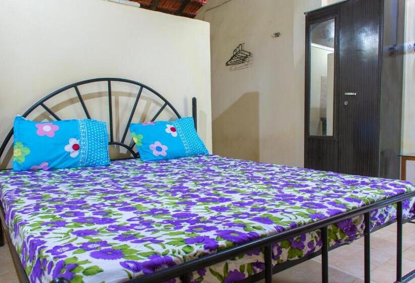 פנסיון Raikar Guest House