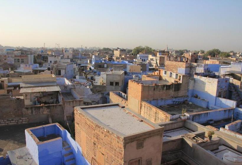 פנסיון Tanu S Homestay