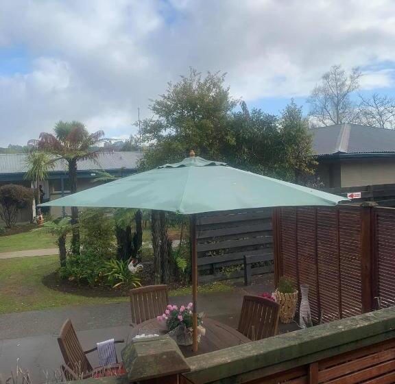 פנסיון Tarawera River Lodge Motel