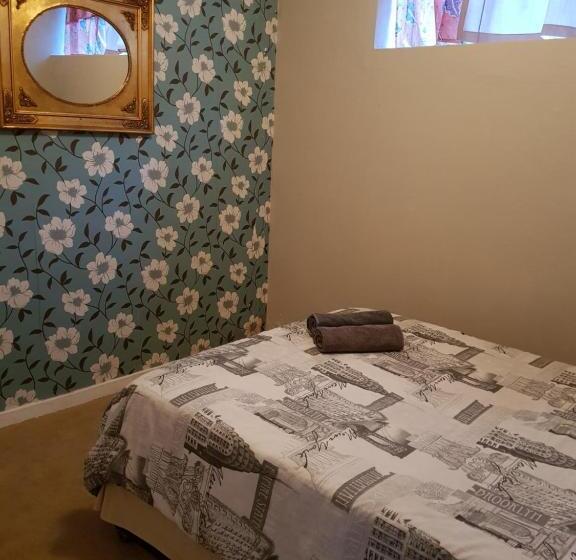 بنسيون The Budget Inn