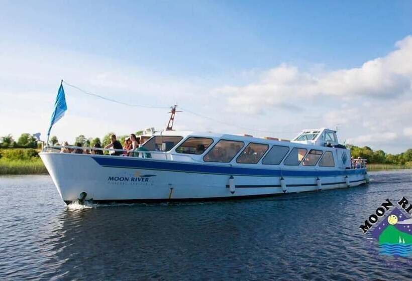 The Courtyard Apartments