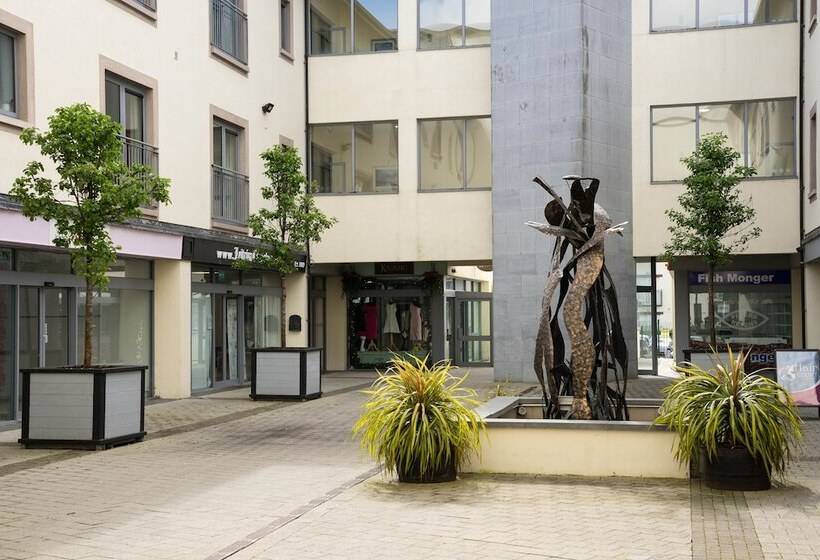 The Courtyard Apartments