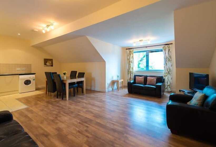 The Courtyard Apartments