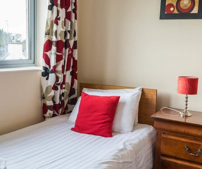 The Courtyard Apartments