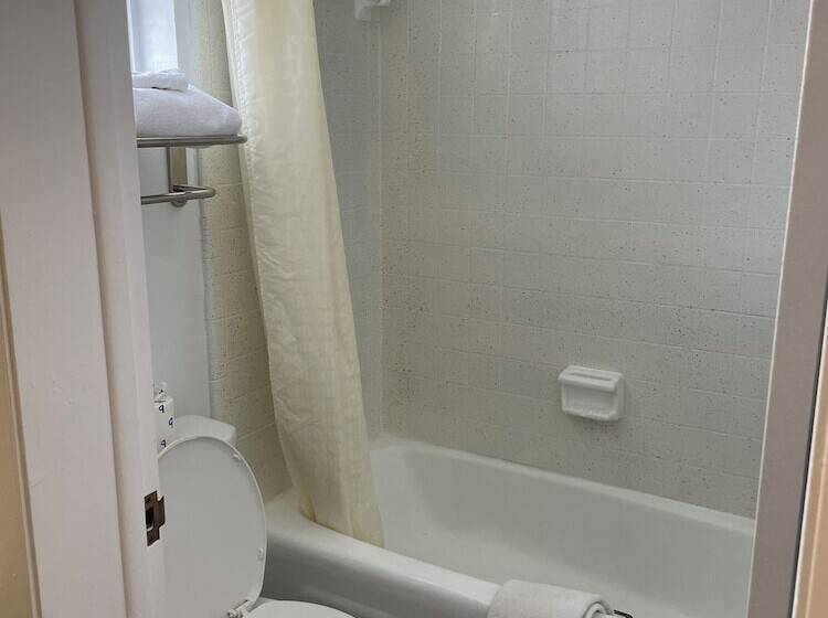 הוסטל Economy Inn Historic District