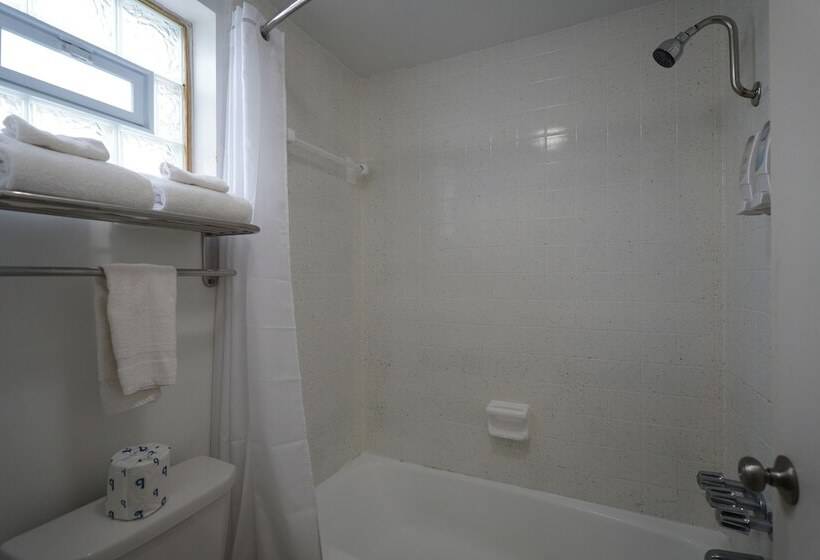 הוסטל Economy Inn Historic District