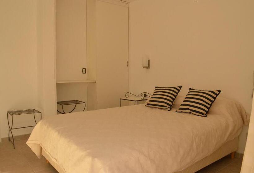 هاستل Faro Del Parque