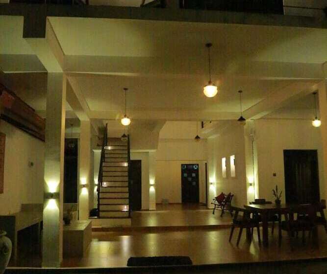 호스텔 Midigama Holiday Inn