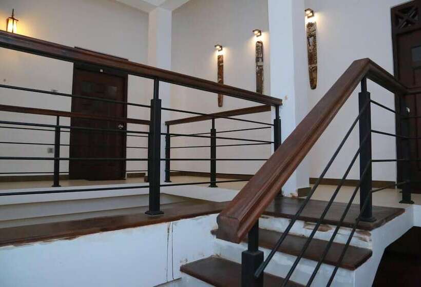 호스텔 Midigama Holiday Inn