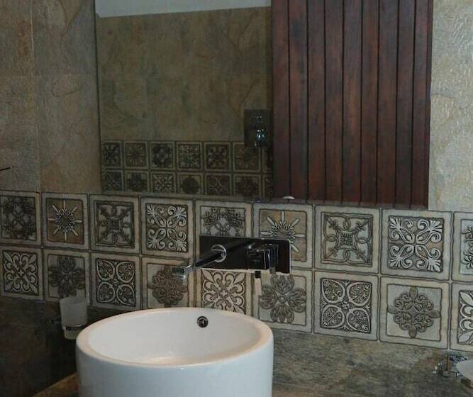 호스텔 Midigama Holiday Inn