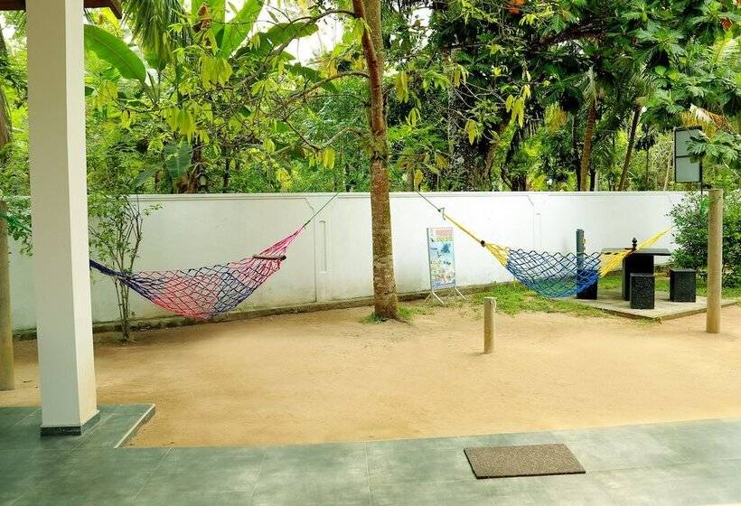 호스텔 Midigama Holiday Inn