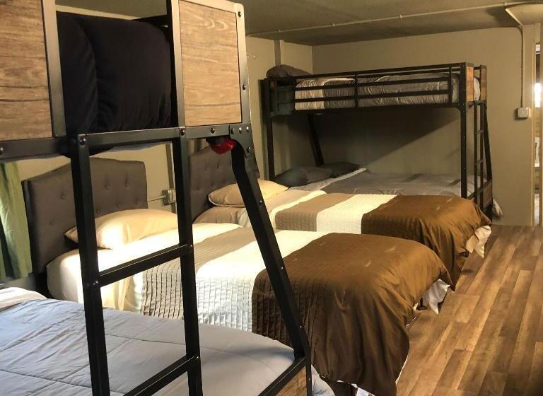 הוסטל Uncle Nicolai S Inn B&b
