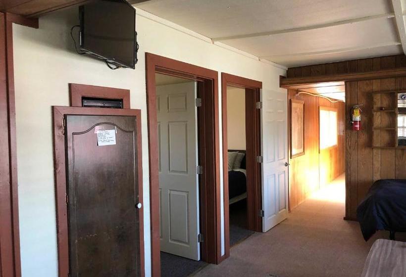 הוסטל Uncle Nicolai S Inn B&b