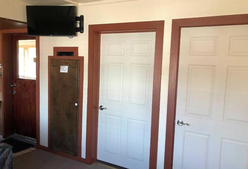 הוסטל Uncle Nicolai S Inn B&b
