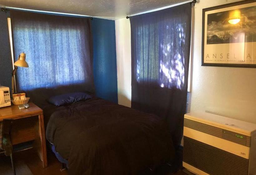 הוסטל Uncle Nicolai S Inn B&b