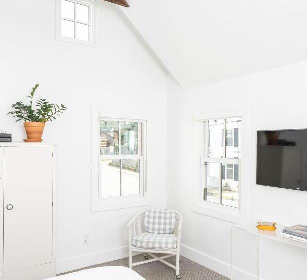 فندق صغير White Moose Inn