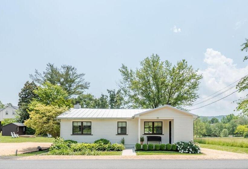 فندق صغير White Moose Inn