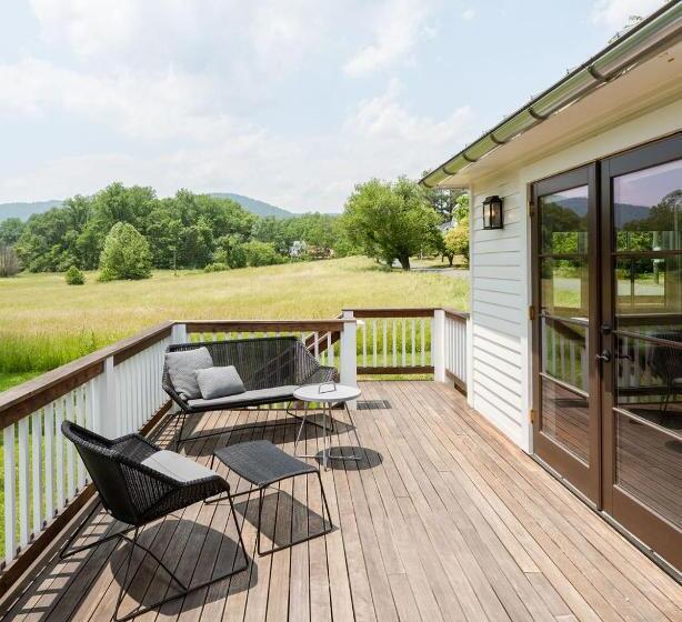 فندق صغير White Moose Inn