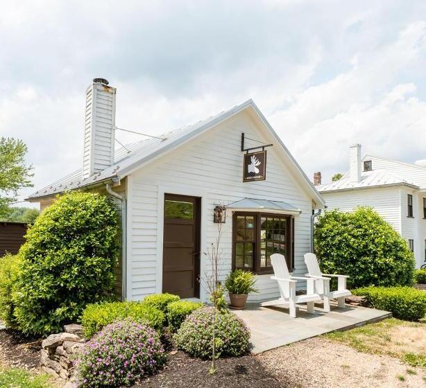 فندق صغير White Moose Inn