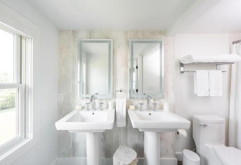 فندق صغير White Moose Inn