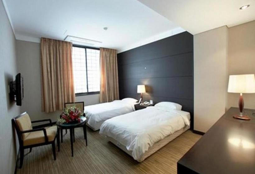 Отель Commodore Pohang