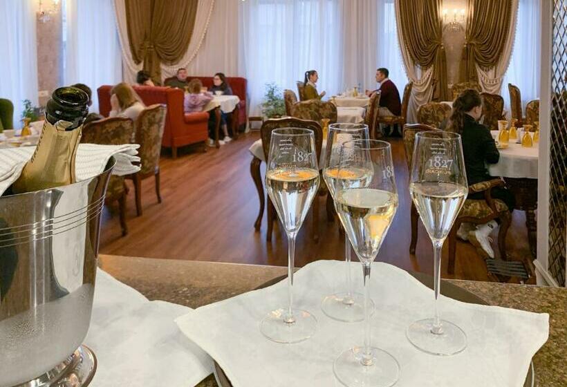 Gregory Hotel Dendrarium Park