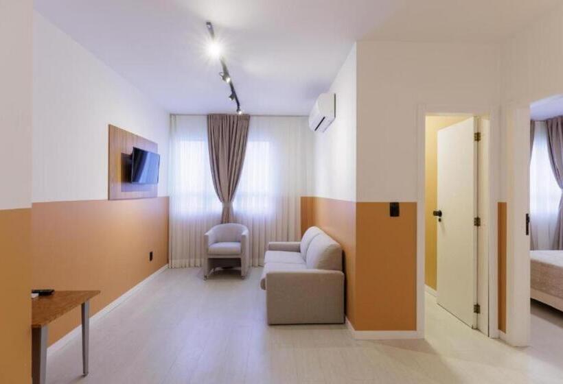 Le Village Distributed By Intercity