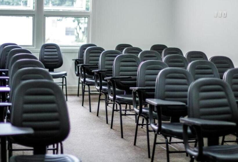 Le Village Distributed By Intercity