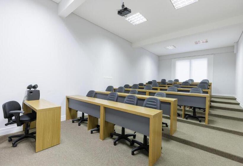 Le Village Distributed By Intercity