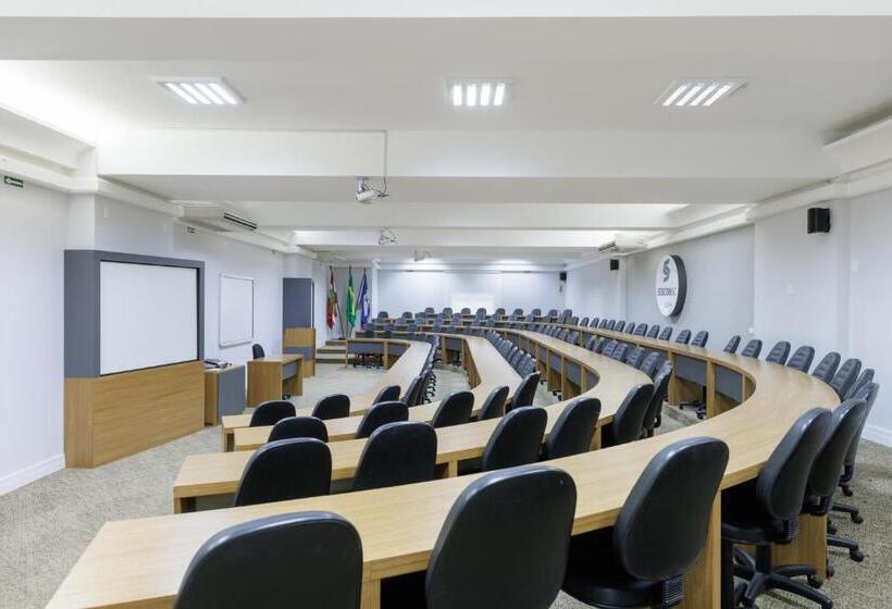 Le Village Distributed By Intercity