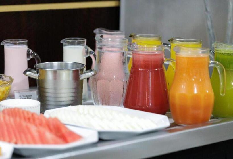 Le Village Distributed By Intercity