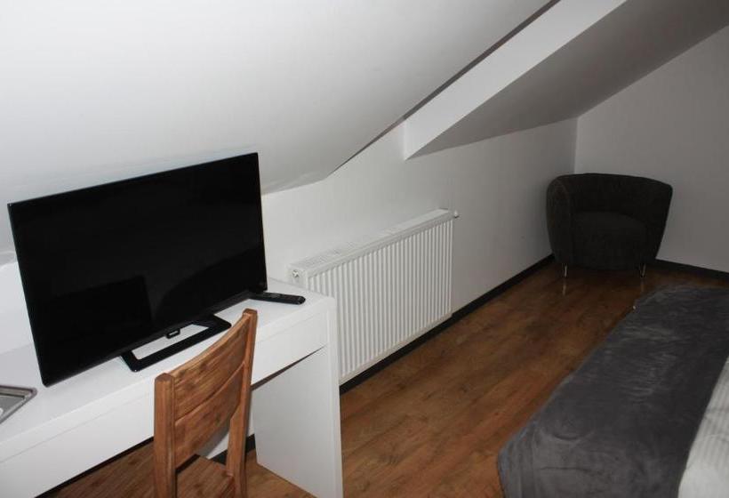 بنسيون Castelul Stirbey