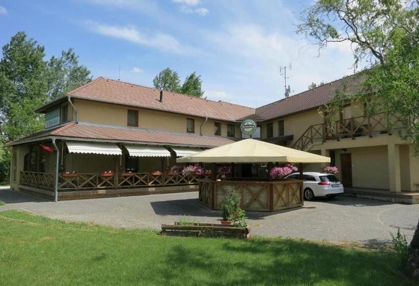 ペンション Guest House Meat Heads Pub