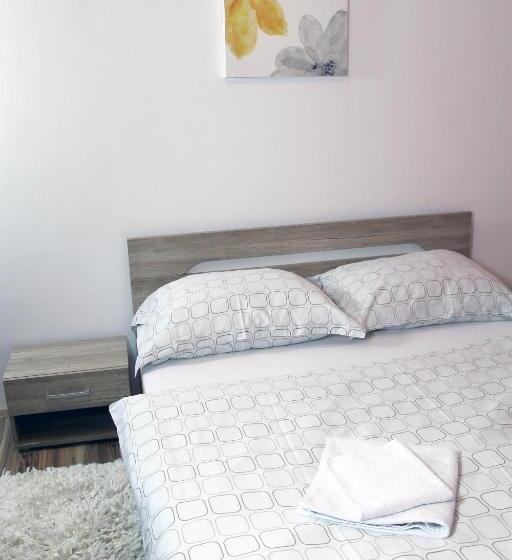 펜션 Guest House Vila Pod Lesom