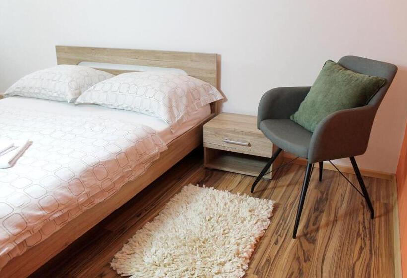 펜션 Guest House Vila Pod Lesom