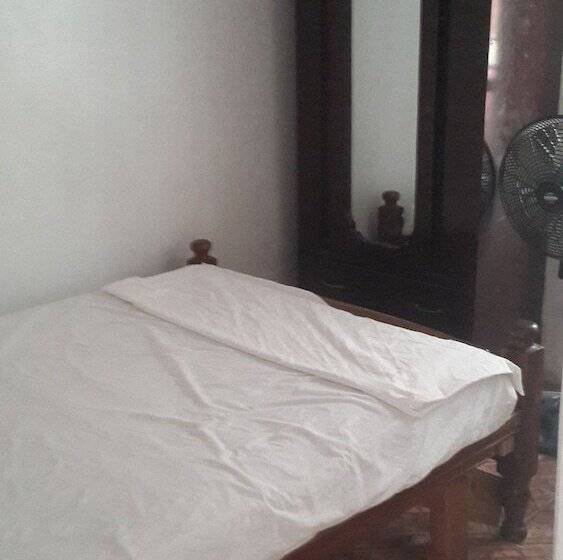 پانسیون Julian Guest House