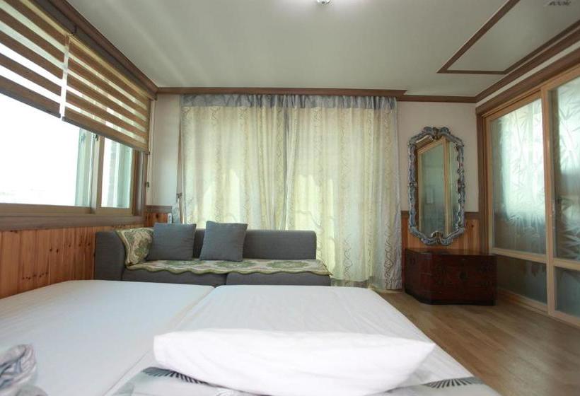 Пансион Pine Garden Guesthouse