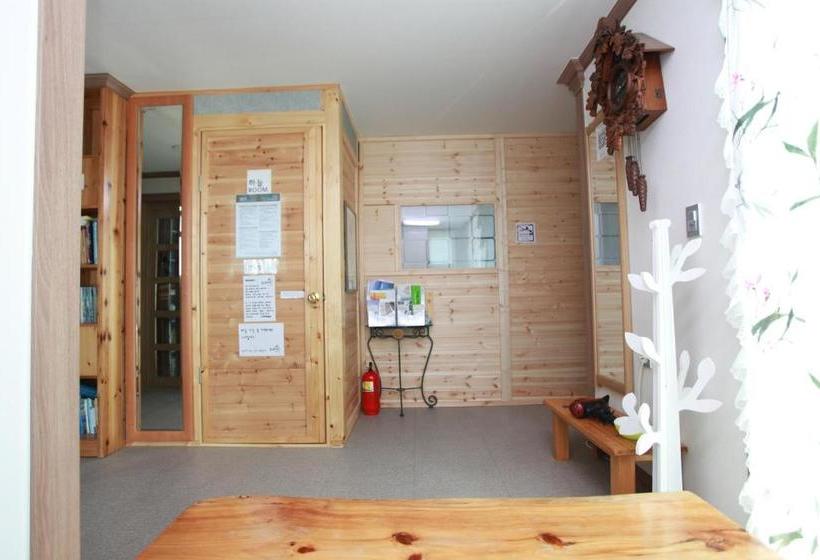 Пансион Pine Garden Guesthouse