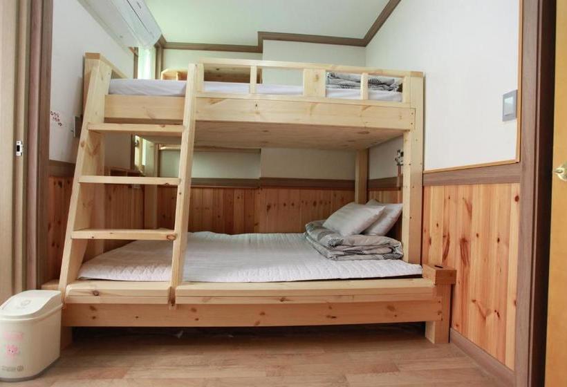 Пансион Pine Garden Guesthouse