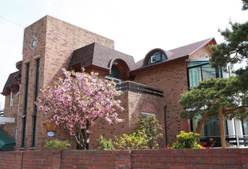 Пансион Pine Garden Guesthouse