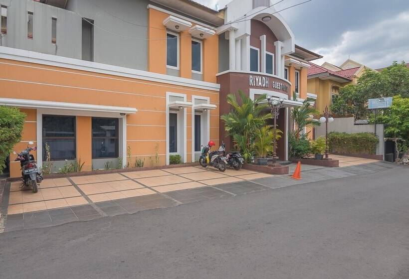 ペンション Reddoorz Plus Syariah At Banjarbaru 2