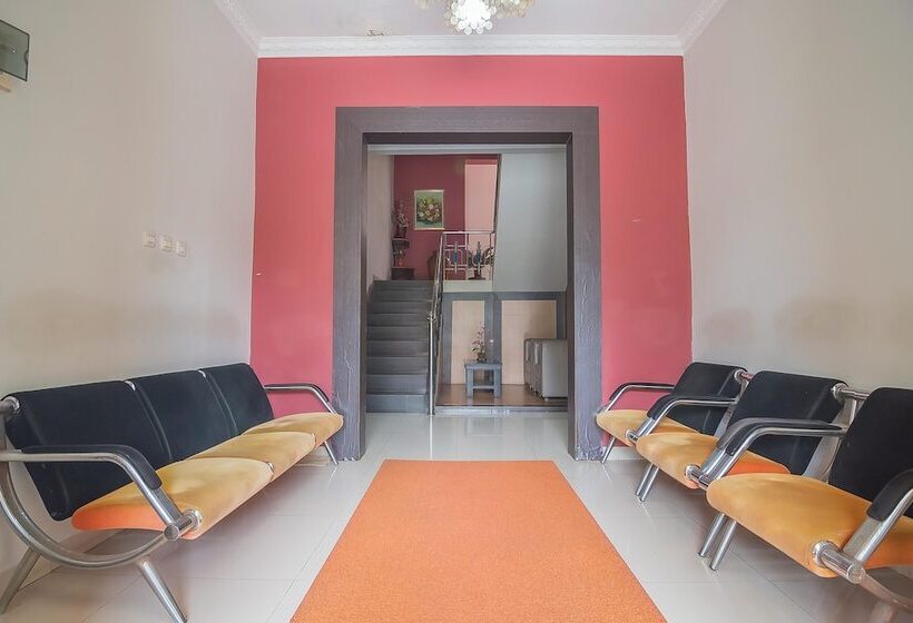 ペンション Reddoorz Plus Syariah At Banjarbaru 2