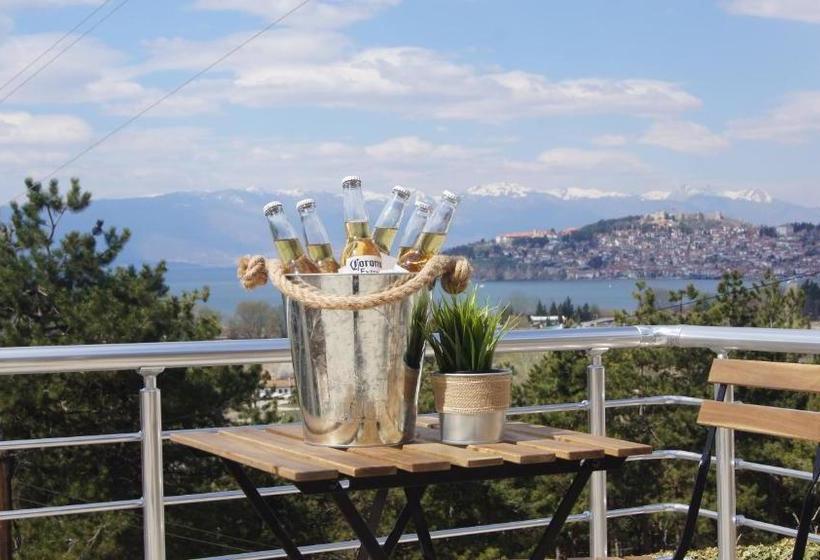 پانسیون Villa Megdani