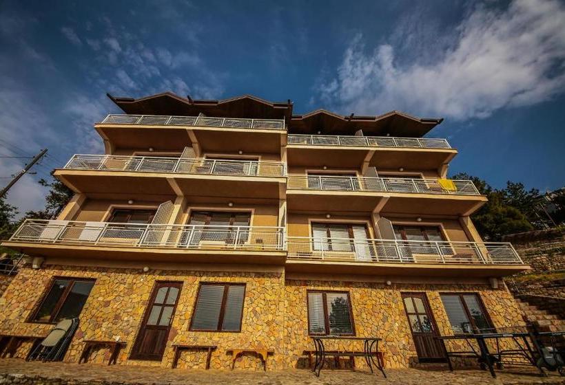 پانسیون Villa Megdani